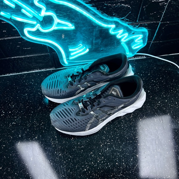 Asics Novablast Women’s Walking Running Gym Training Shoes Sneakers Grey - 7.5 - Picture 4 of 6